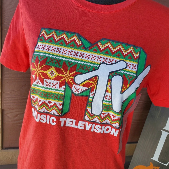 NWT MTV Music Television Holiday T-Shirt Size Adult Medium - Picture 2 of 9